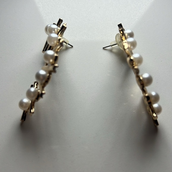 Gold Fashion Earrings CONTEMPORARY Faux Pearl Fashion Earrings. GUC - Picture 8 of 10